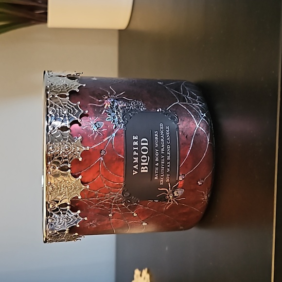 New vampire blood 3 wick candle with skull lid from bath and body works - Picture 1 of 4